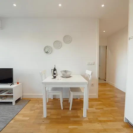 Downtown Stylish With Garage By Vacationy Apartment