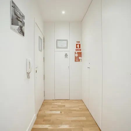 Downtown Stylish With Garage By Vacationy Appartement